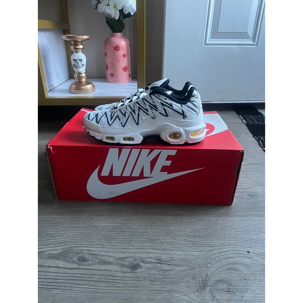 Nike Air Max Plus Men's Shark AJ6311-100 Size 5